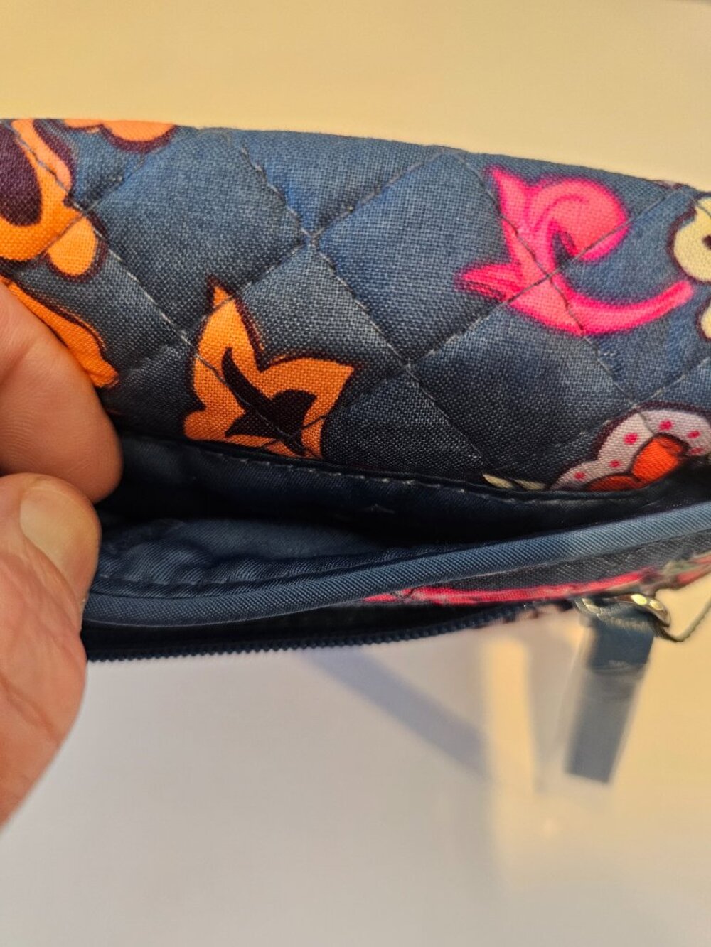 NWT Vera Bradley RFID Riley Compact Wallet Dragon Fruit Floral Paisley Blue Pink - Picture 4 of 12